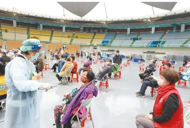 【YAHOO新聞】疫苗接種站開工 桃園2大站打氣十足