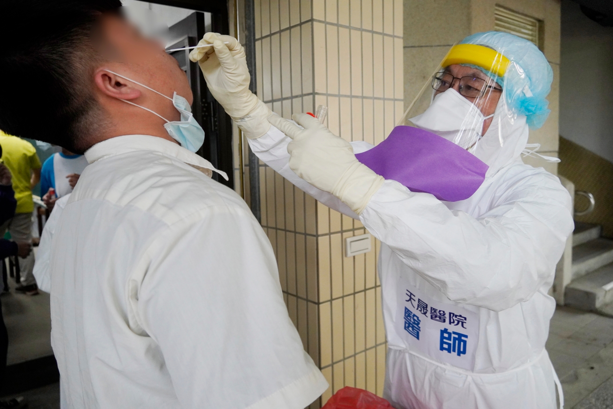 【聯合新聞網】接獲北科附工篩檢緊急任務 天成醫療體系休假醫護熱援