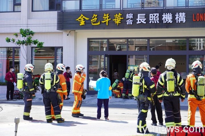 【桃園電子報】桃市消防局攜手金色年華長照機構 自衛消防編組營造安全好環境