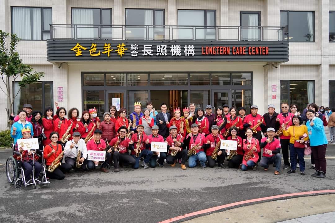 【大紀元】大健康大娛樂  快樂P薩豐薩克斯風校長團遞暖