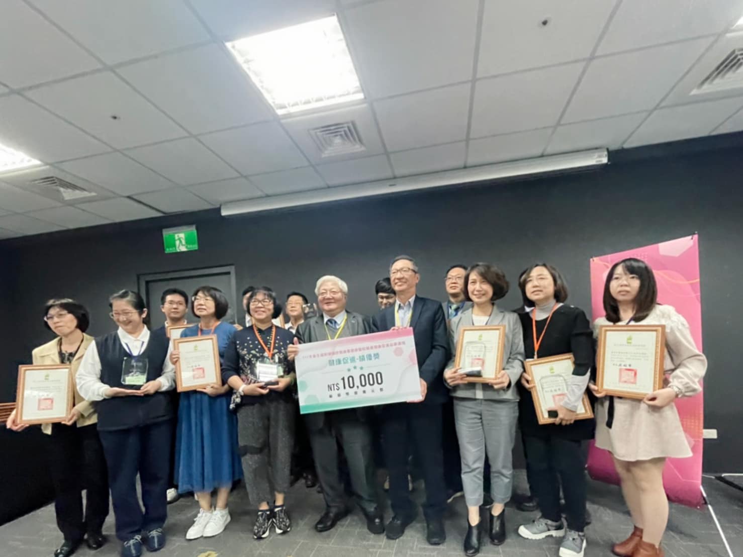 111年度榮獲健康醫院精進健康促進品質選拔【績優獎】