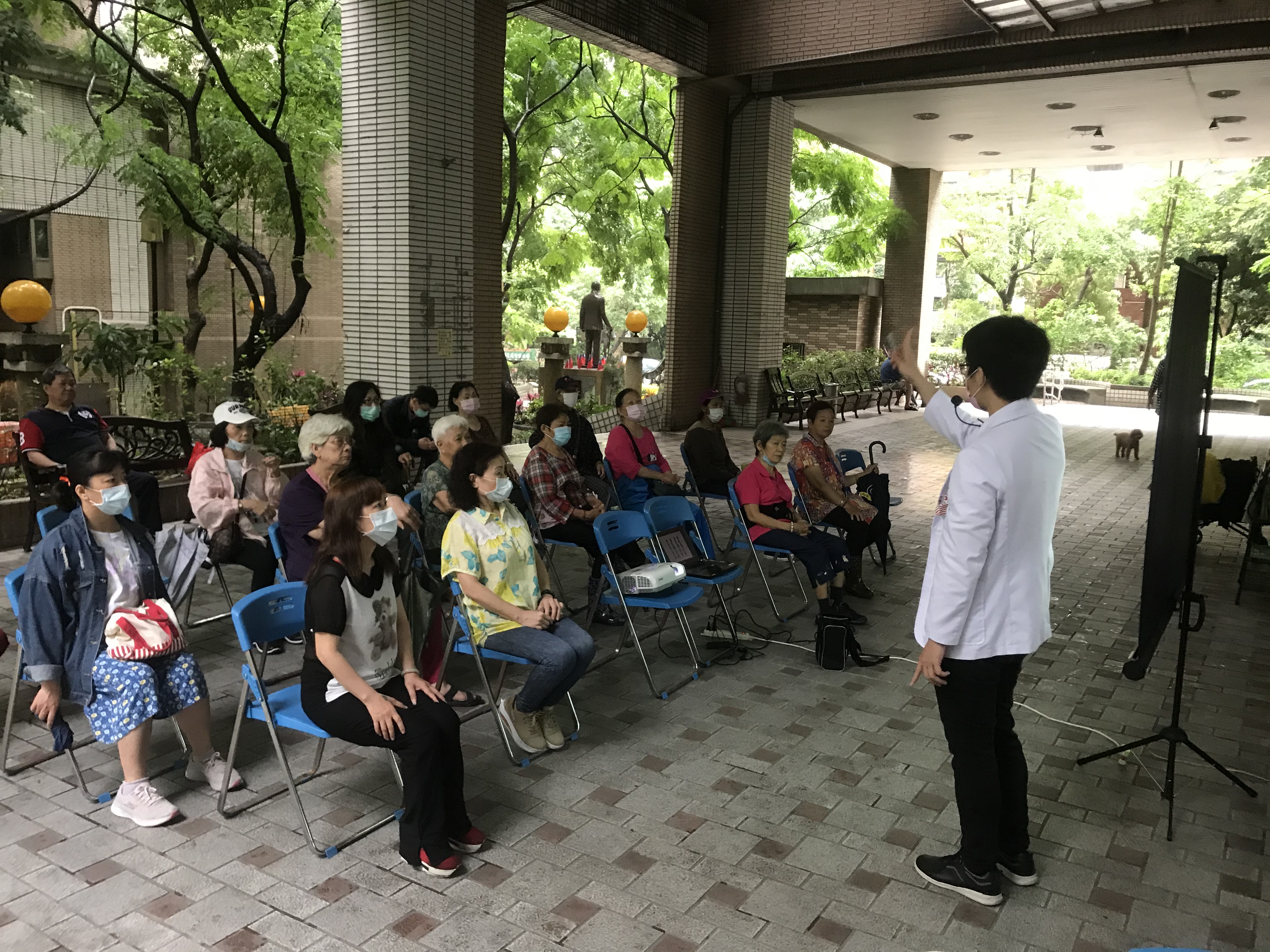 你的脊椎端正嗎