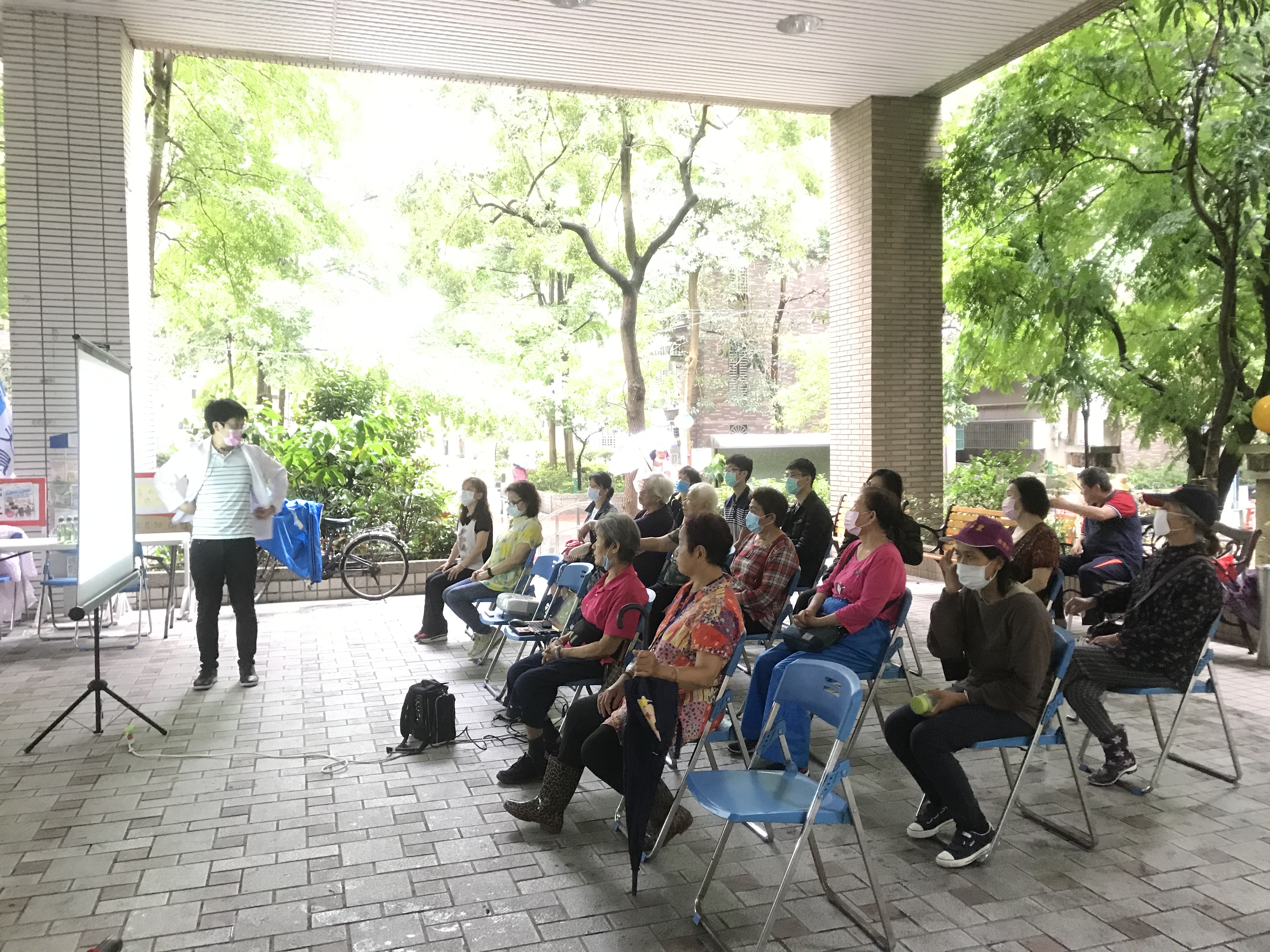 你的脊椎端正嗎