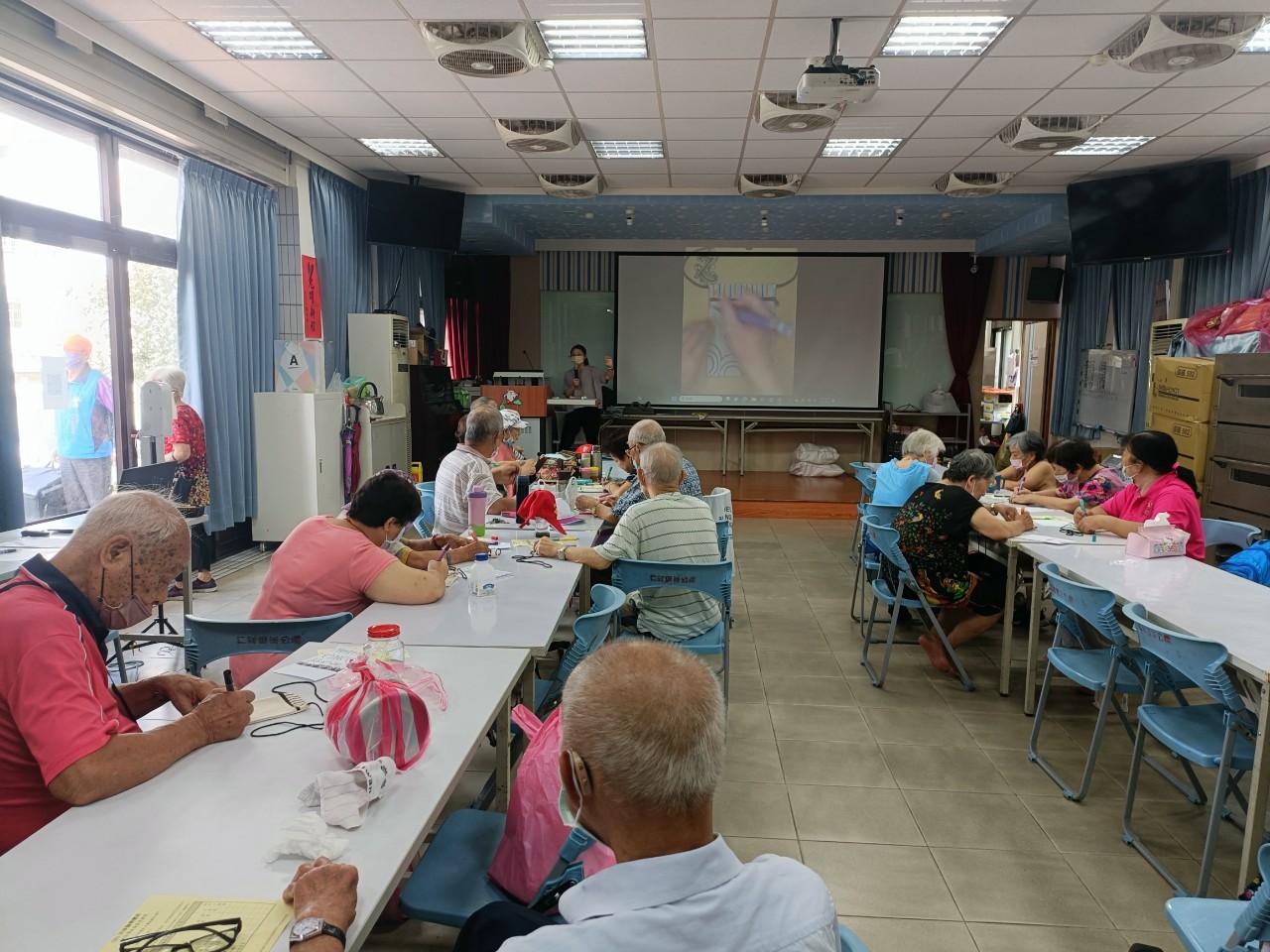 高齡友善社區計畫-仁祥里-手機拉鍊包手作課程