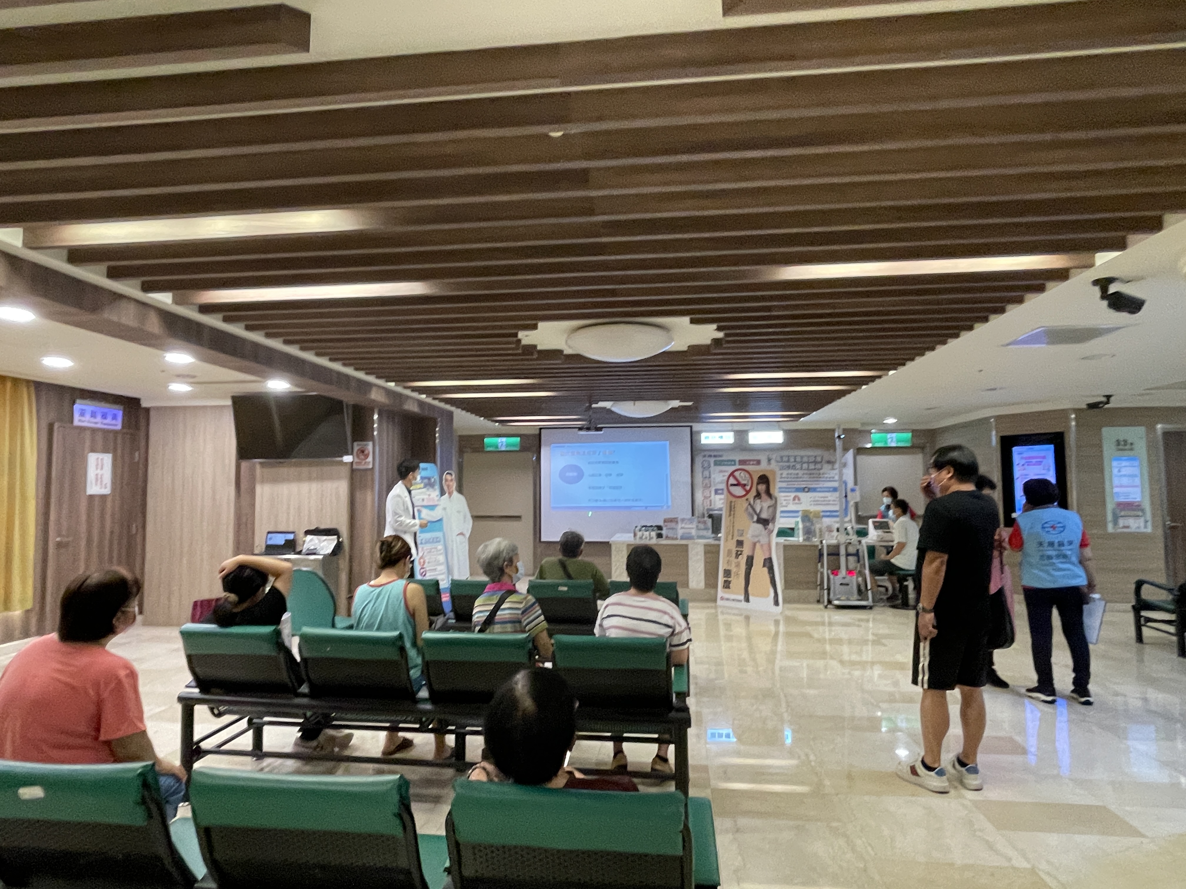 天晟2樓門診區-菸害防制與五癌篩檢講座 照片